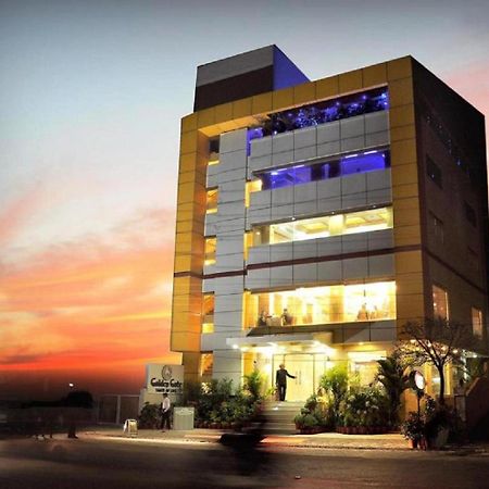 Hôtel Golden Gate à Indore Extérieur photo