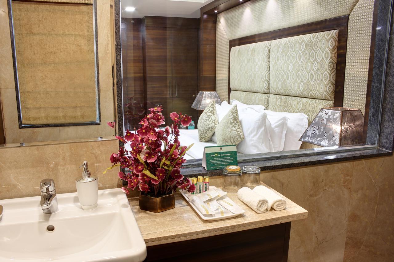 Hôtel Golden Gate à Indore Extérieur photo