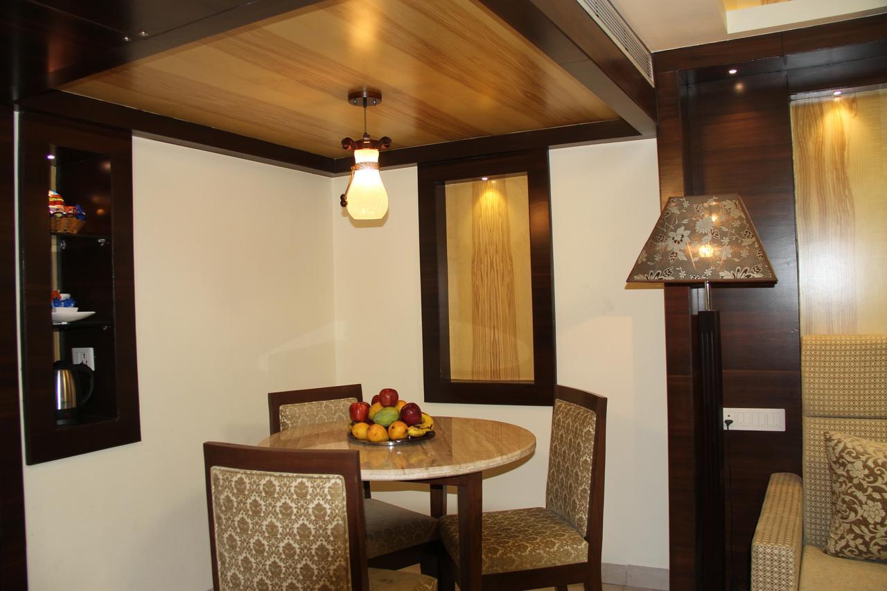 Hôtel Golden Gate à Indore Extérieur photo