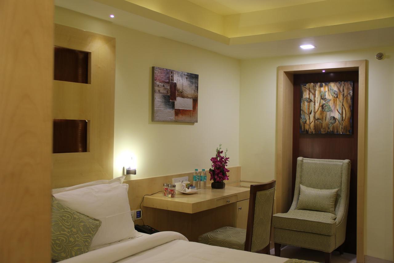 Hôtel Golden Gate à Indore Extérieur photo