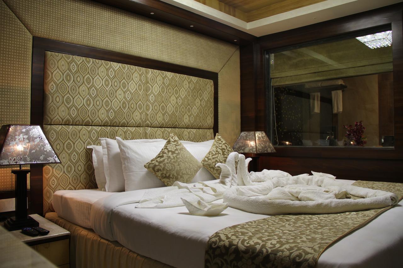 Hôtel Golden Gate à Indore Extérieur photo