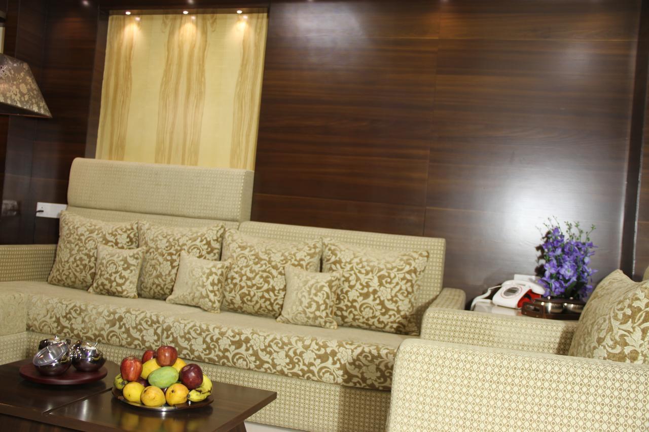 Hôtel Golden Gate à Indore Extérieur photo