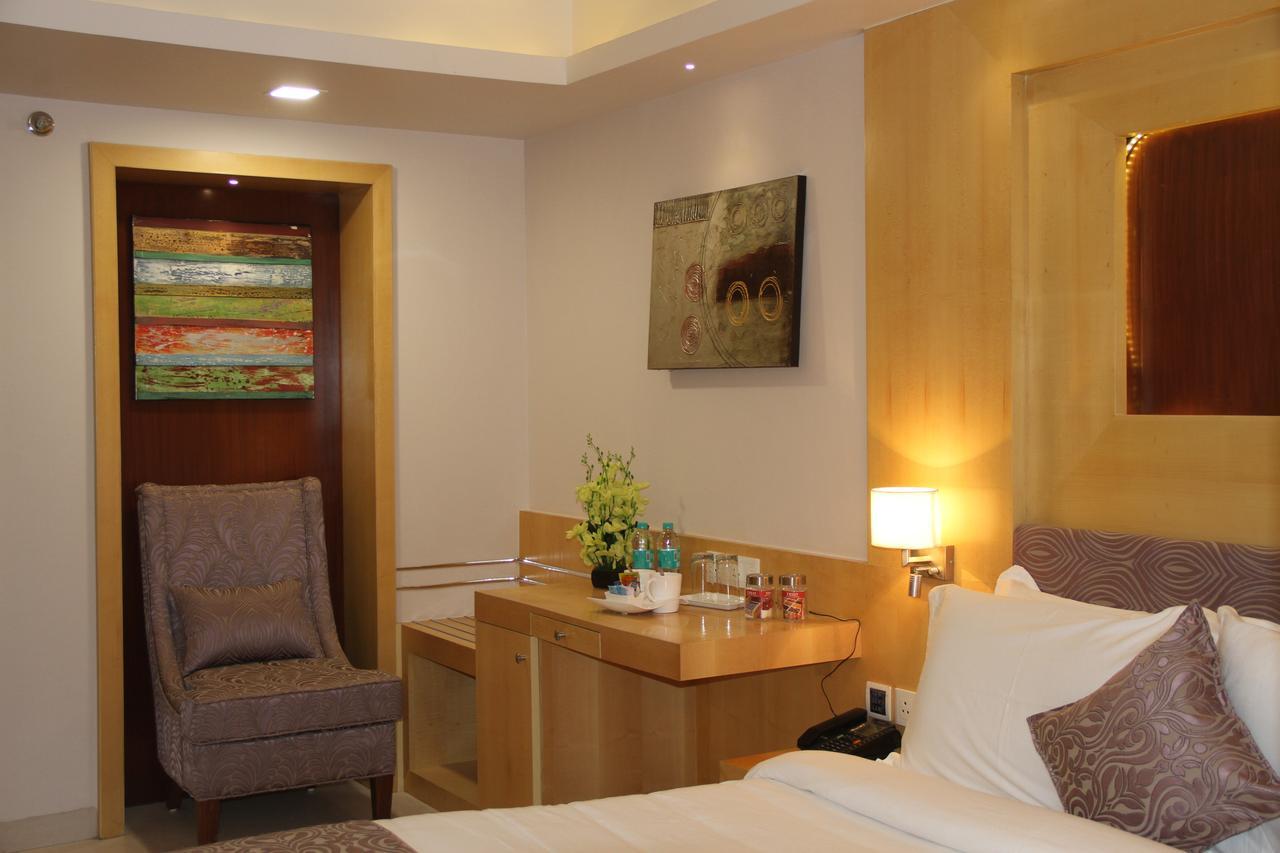 Hôtel Golden Gate à Indore Extérieur photo