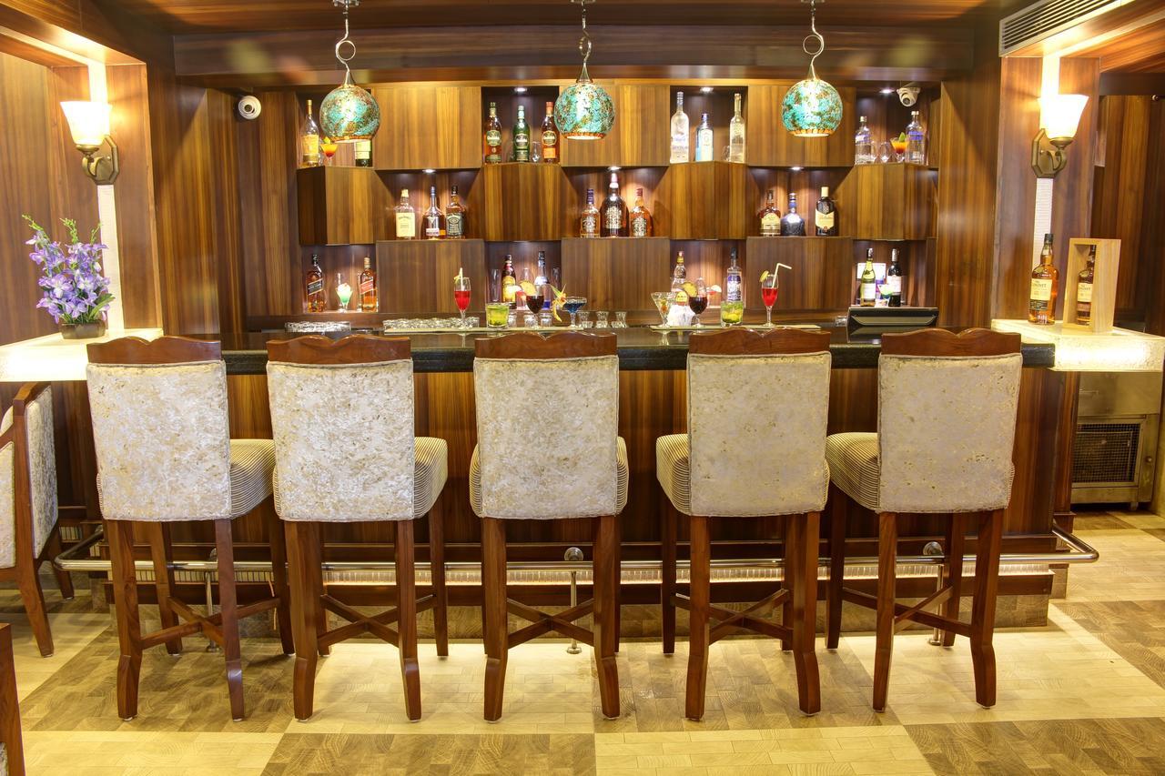 Hôtel Golden Gate à Indore Extérieur photo