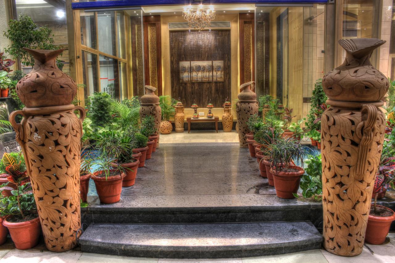 Hôtel Golden Gate à Indore Extérieur photo