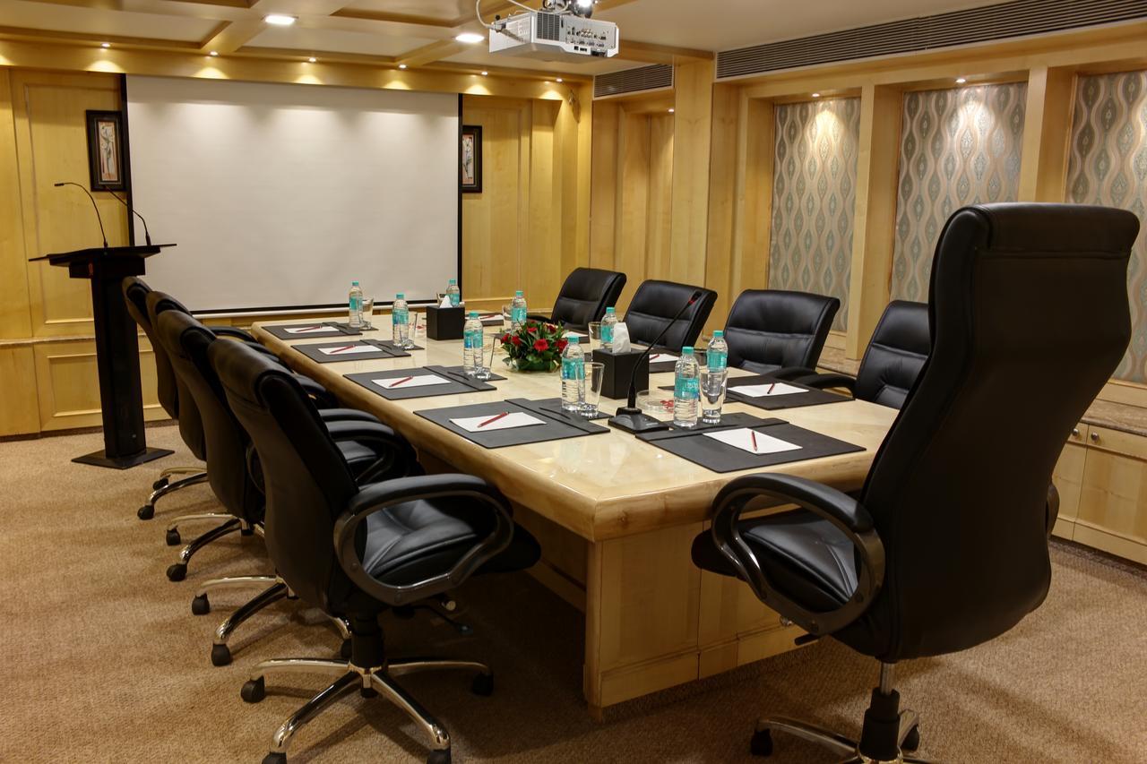 Hôtel Golden Gate à Indore Extérieur photo