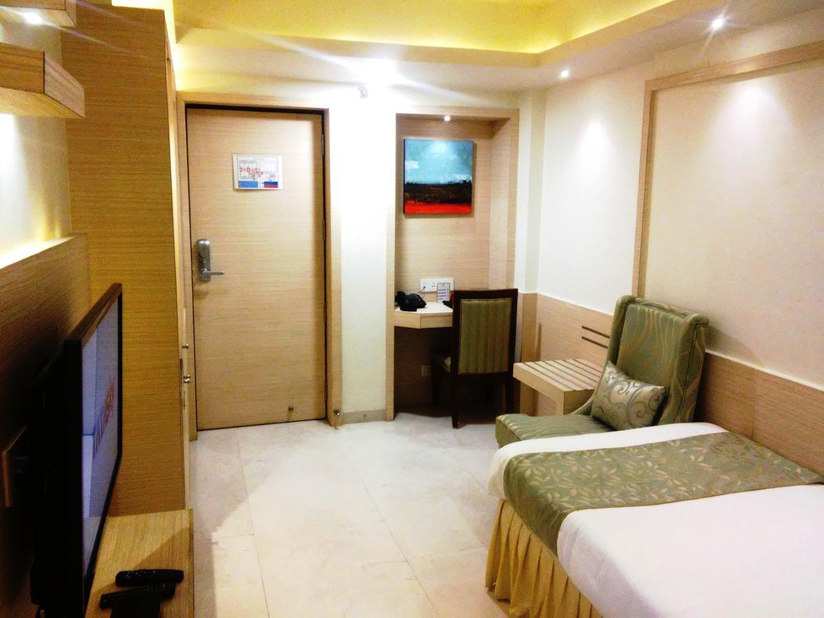 Hôtel Golden Gate à Indore Extérieur photo