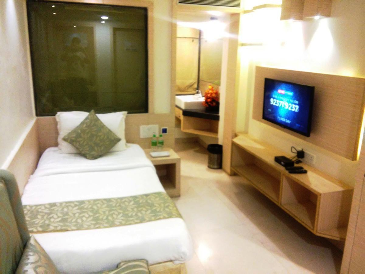 Hôtel Golden Gate à Indore Extérieur photo
