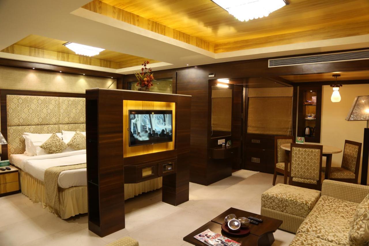 Hôtel Golden Gate à Indore Extérieur photo